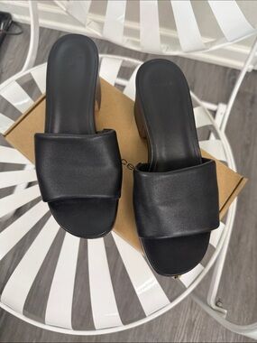 Vince - Margo Wide-Band Slide Sandals, Black   Size 8